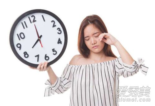 打哈欠为什么会流眼泪 打哈欠流眼泪是怎么回事