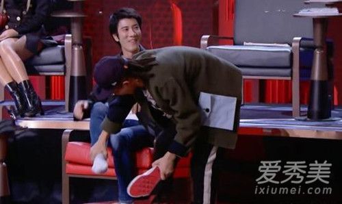 王力宏袜子怎么回事 王力宏袜子什么情况