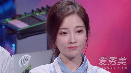 张艺兴点评冯提莫怎么说的 你人气这么高啊是讽刺吗