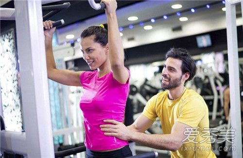 女生每天吊单杠的好处 吊单杠能长高吗