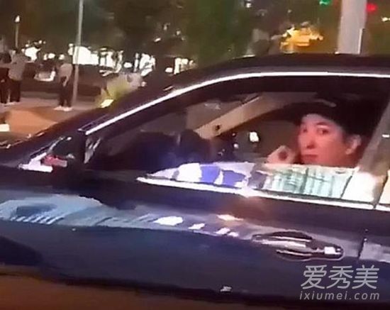 惊呆了!王思聪遭路人谩骂 这到底是个什么梗?