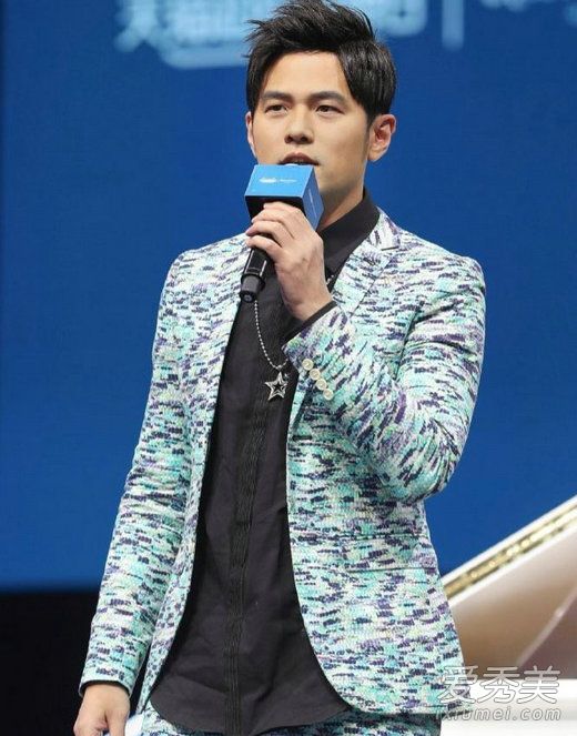 惊呆!周杰伦开始录歌了 这究竟是什么梗