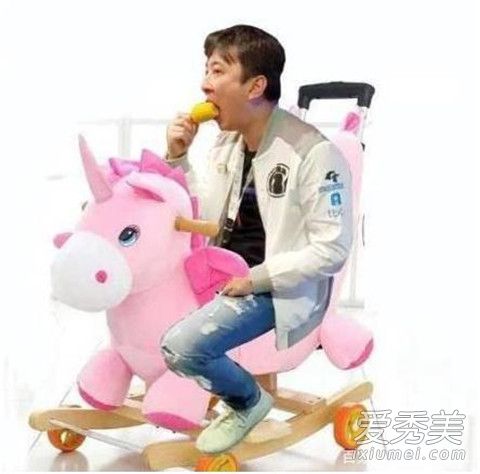 ��˼������ͷ����ʲô�� ��˼�Ϻ�˭������ͷ��