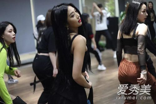 抖音张艺兴mv女主是谁 金海恩韩国个人资料照片