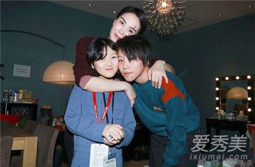 王菲带李嫣外出 这到底是怎么回事?
