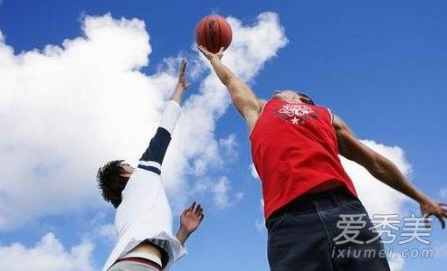 教你一个动作暴长10cm 成人长高的科学方法