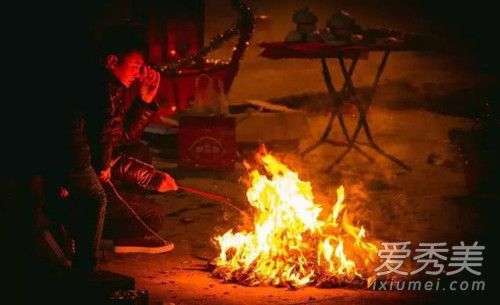 ��Ԫ����ֽΪʲôҪ��Ȧ ��ֽǮ��ʲô����