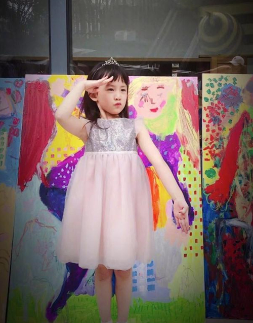 黄磊晒二女儿画作 这到底是个什么情况?