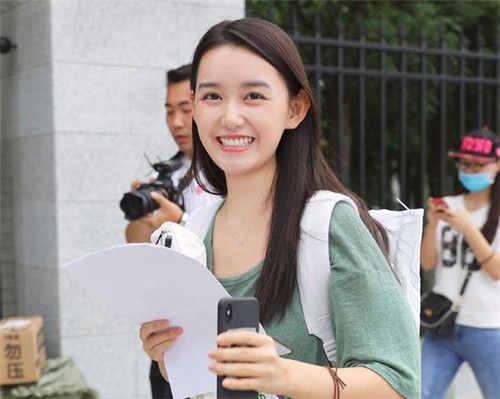 蒋依依中戏报到 这到底是怎么回事