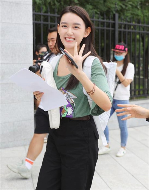 蒋依依中戏报到 这到底是怎么回事