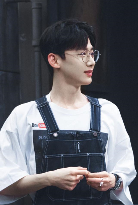 白敬亭的新手机上热搜了?到底是怎么回事?