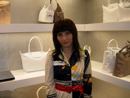 ������17����Ů����
