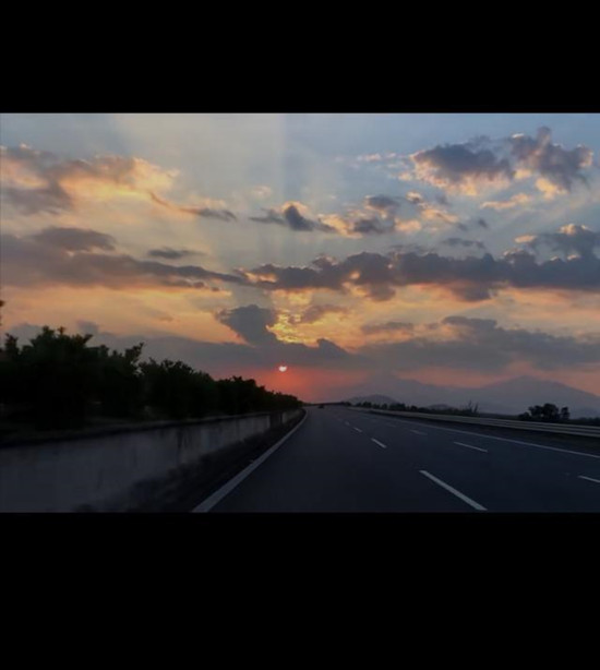 世间美好与你环环相扣歌词意思 世间美好与你环环相扣谁唱的