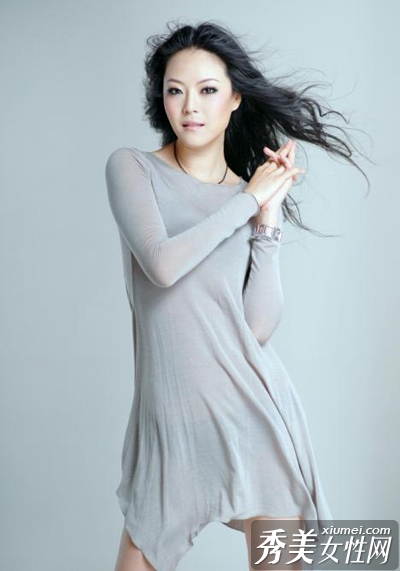 “卖色”女马睿菈大尺度性感造型