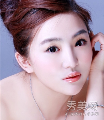 谢霆锋“小三”夏馨雨与张柏芝长相大PK