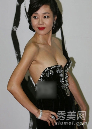 �̵�20λ����Ů��Ϊ��λ̹��¶�龵ͷ