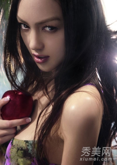 性感嫩模Jessica C渔网透视再秀警钟胸