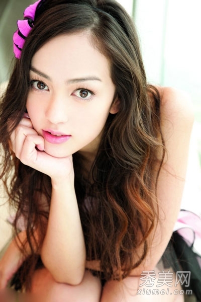 性感嫩模Jessica C渔网透视再秀警钟胸