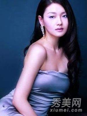 昔日清纯女星纷纷露奶抢镜 不甘示弱