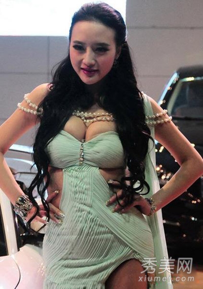 曹阳露点走红 盘点2012性感美胸车模