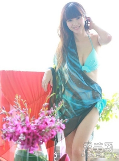 柳岩露奶成瘾太豪放 盘点她的美胸不归路