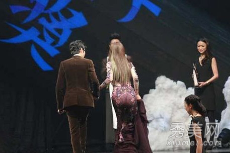 Ѧ����͸��װ���ι� Ů�Ǻ�̺����������