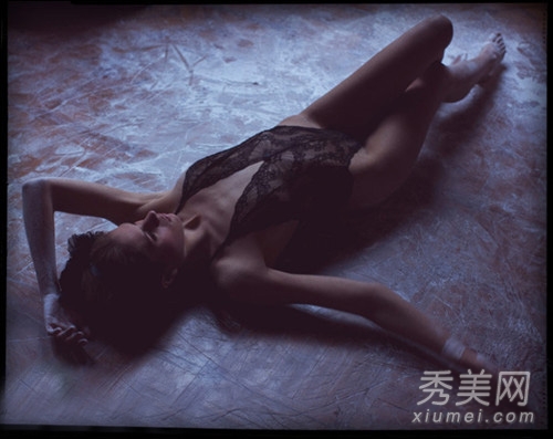 性感尤物的唯美裸体大片 欲望从内而生