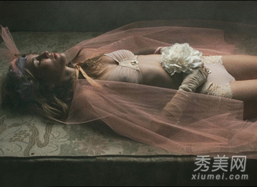 性感尤物的唯美裸体大片 欲望从内而生
