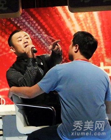 评周立波骂人:求求相关部门,封了他吧