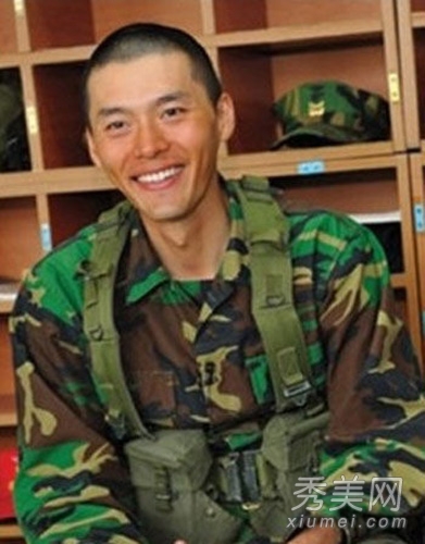 玄彬退伍后复工 “被整容”前后对比照