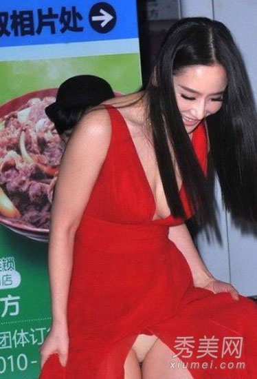 G奶女神柳岩露底裤 女星秀身材全靠走光