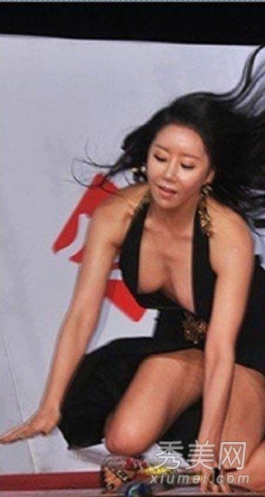 G奶女神柳岩露底裤 女星秀身材全靠走光