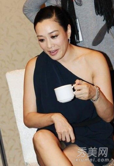 G奶女神柳岩露底裤 女星秀身材全靠走光