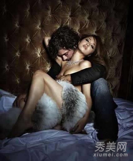 兽兽走秀被摸胸揉乳 盘点女星被揩油瞬间