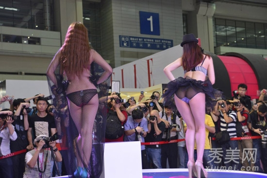 �ڰ˽���������չ ��ģ��͸�����¿���Χ��