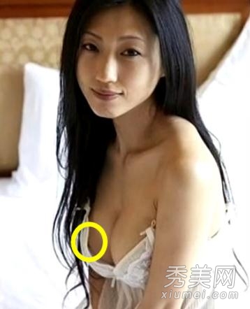 日本女星坛蜜宣传新片现场举鞭“抽”记者