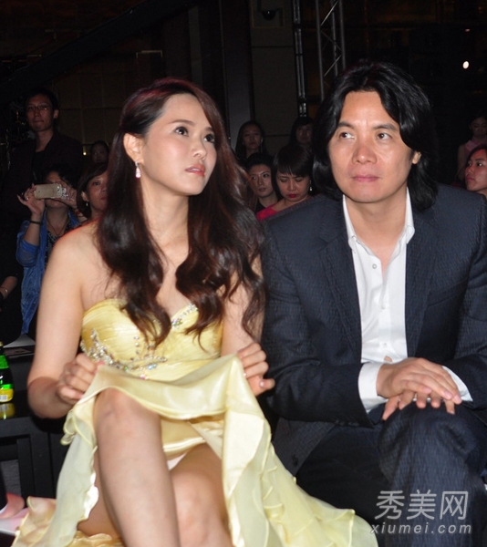 ����Ů�Ǻ���¶�� ��ȹ�����߹ⳬ����