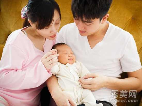 李小璐女儿最新成长照片盘点 大眼灵动可爱