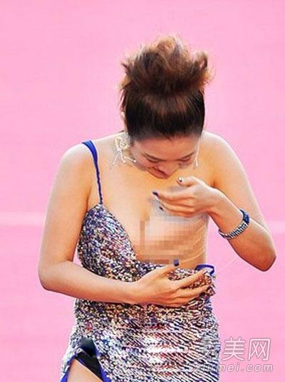 女星美乳大作战 弯腰挤奶胸器逼人