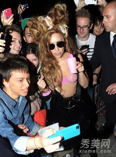 15大女星爱内衣外穿 走光露点不在乎