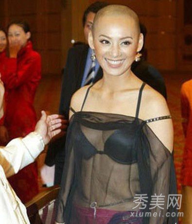 15大女星爱内衣外穿 走光露点不在乎