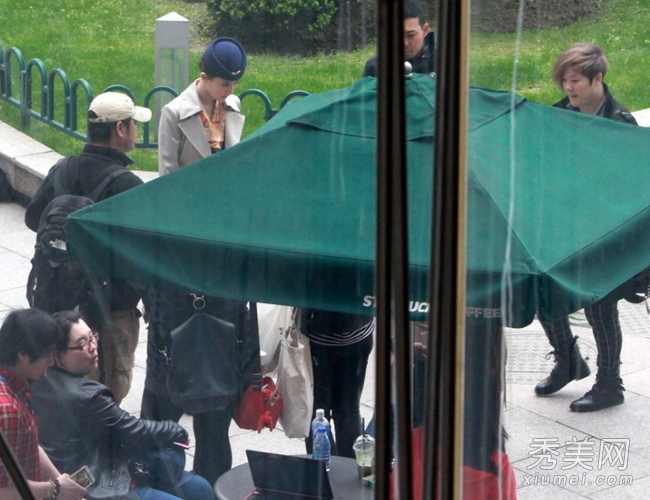 刘亦菲大玩制服诱惑 空姐造型性感迷人