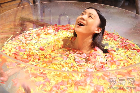 袁姗姗卸妆曝素颜照 一秒钟变孙俪
