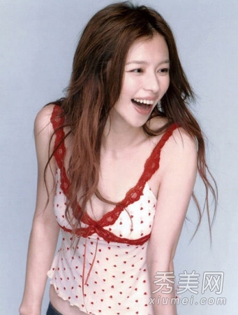 胸部形状最美的10大女星 诱人无比