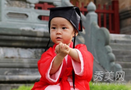武当超萌小道姑走红 光头萌软超可爱