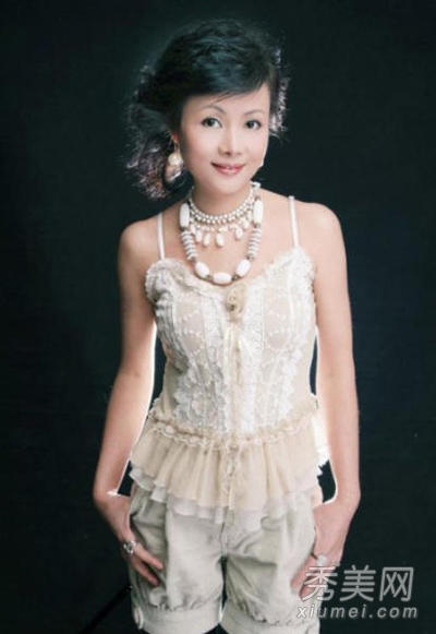 郭美美妈妈大量私照曝光 50岁的她似少妇