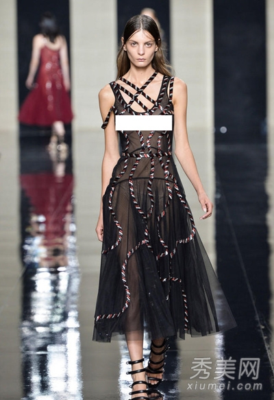 时装周“薄露透” T台各种透视装