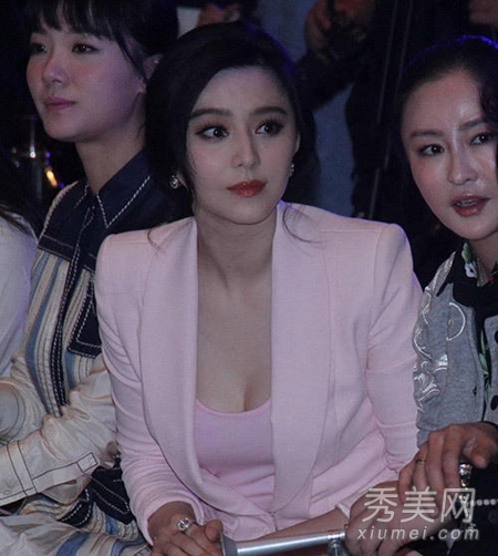 ������¶�鹵ͦ�����������������Ů����ͷ