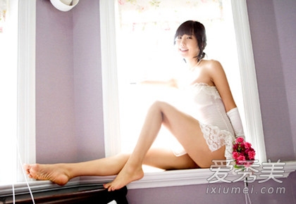 �����һ��Ů��¶�������� ��Ȼ������