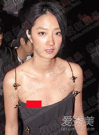 花花公子女郎礼服下滑泄春光 国内外女星走光图集